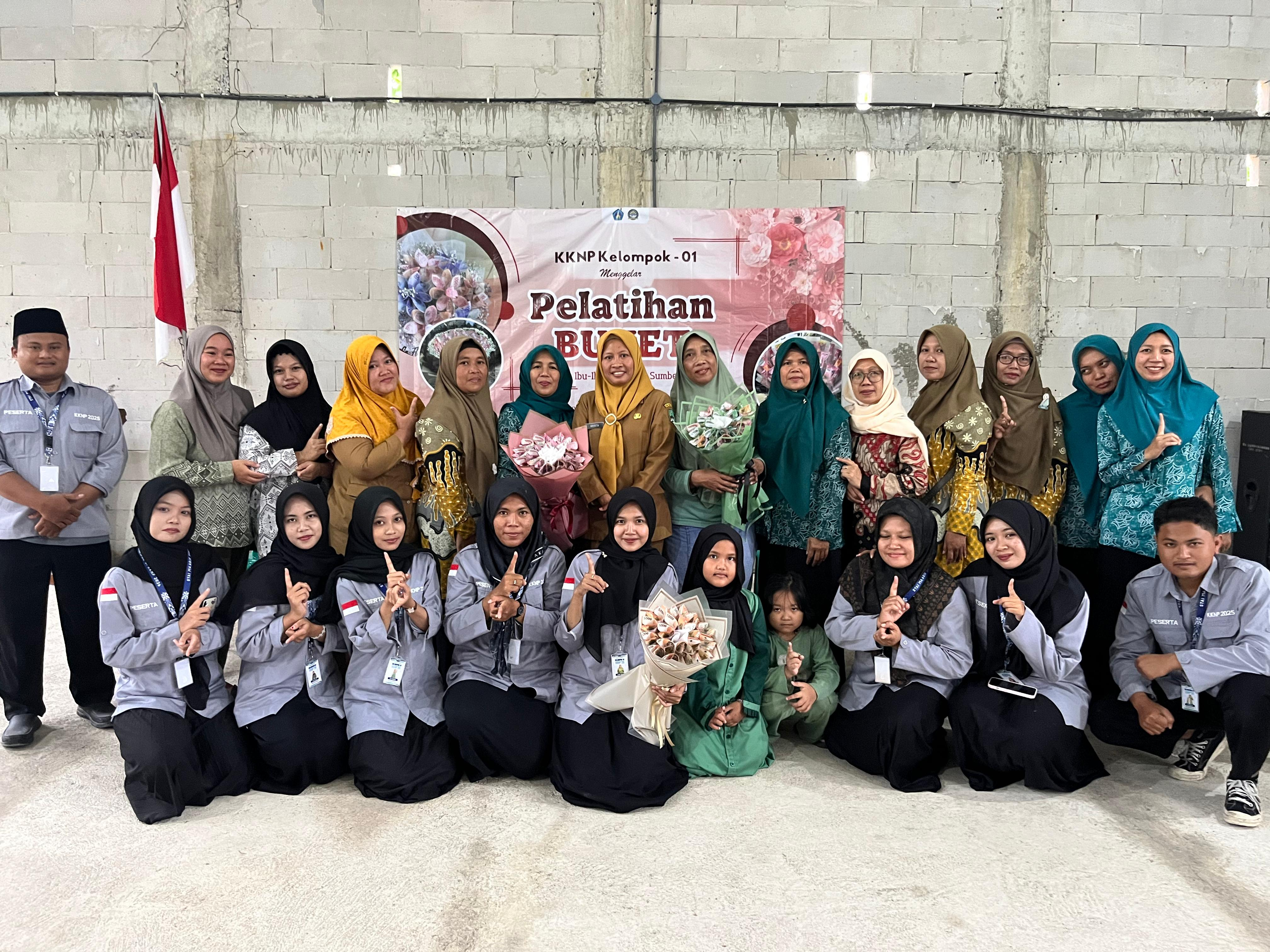 MAHASISWA KKN STAIM BALUK GELAR PELATIHAN BUKET BERSAMA KADER DESA SUMBERDUKUN