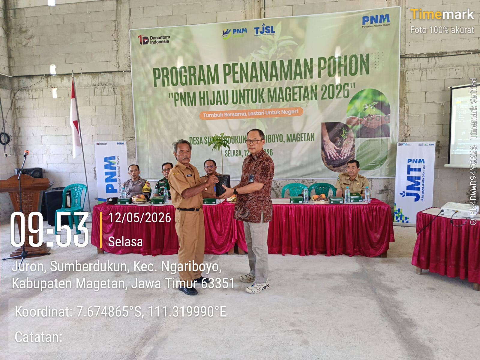 PNM GREEN IMPACT CABANG MADIUN SALURKAN 2.100 BIBIT TANAMAN DI DESA SUMBERDUKUN