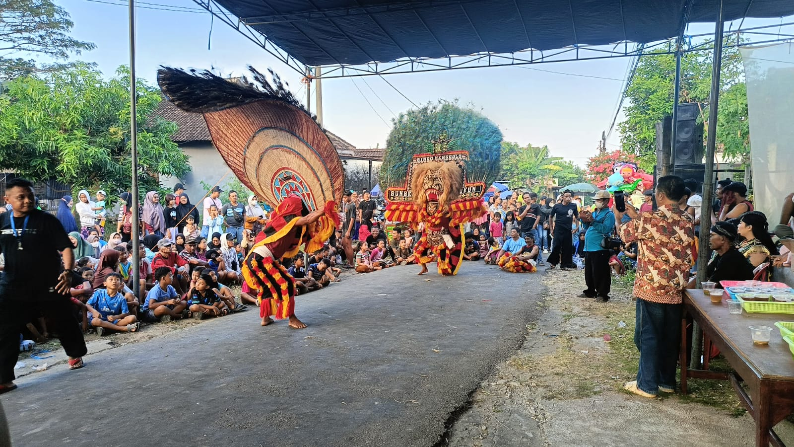 BERSIH DESA DUKUH DAKUTAH MERIAHKAN BULAN MUHARRAM DENGAN TASYAKURAN DAN PAGELARAN REOG